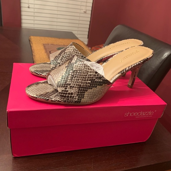 Slip on snakeskin print heels. - Picture 3 of 5